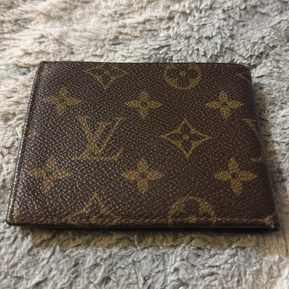 Men’s or Women’s Louis Vuitton Monogram Wallett! Rare and a vintage piece.7.5/10 - Picture 13 of 14